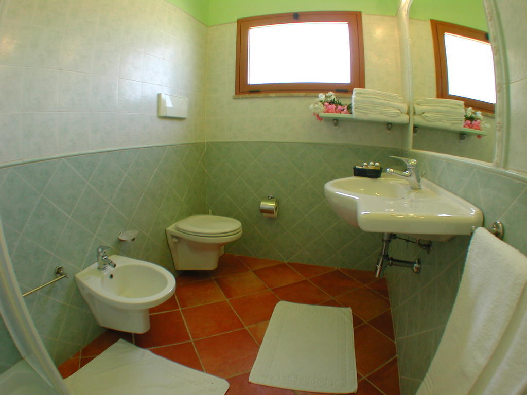 Villaggio Piscina Rei Monte Nai Habitación foto