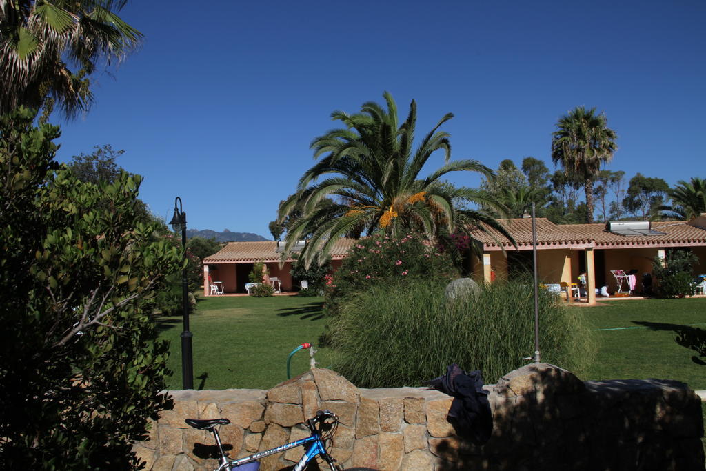 Villaggio Piscina Rei Monte Nai Habitación foto