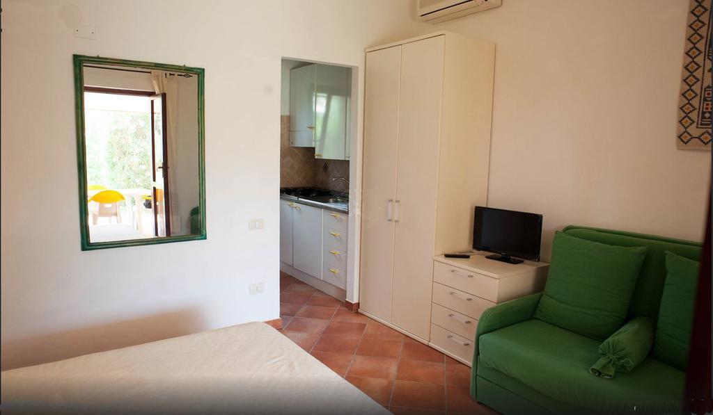 Villaggio Piscina Rei Monte Nai Habitación foto
